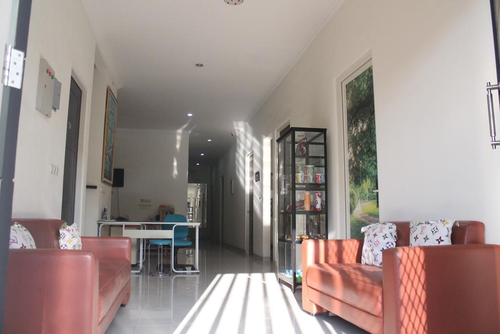 Hotel Ikiru To Live Surabaya Esterno foto