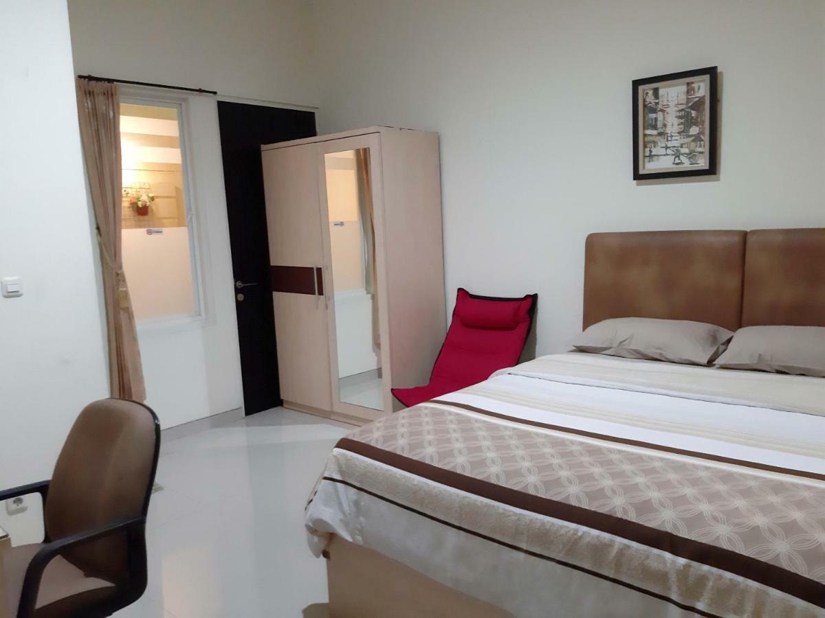 Hotel Ikiru To Live Surabaya Esterno foto