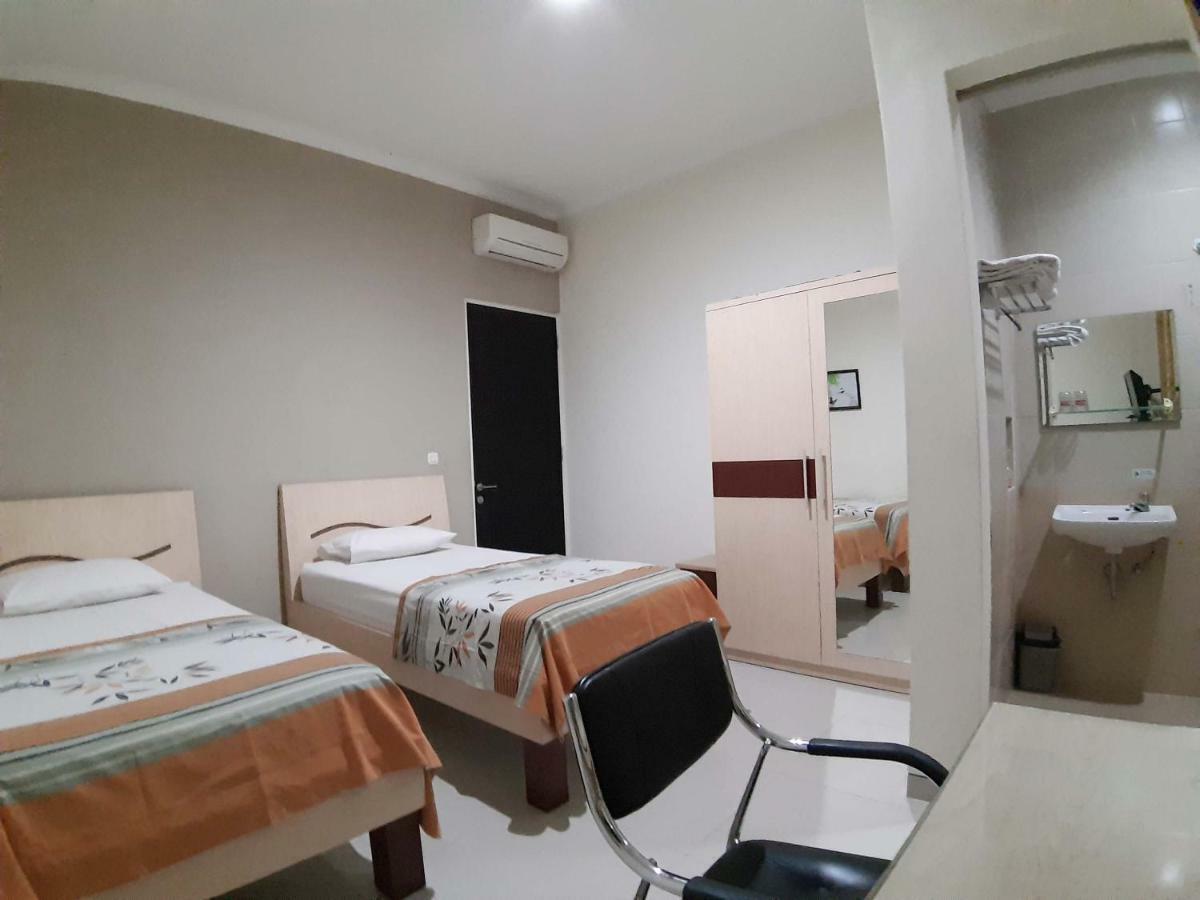 Hotel Ikiru To Live Surabaya Esterno foto