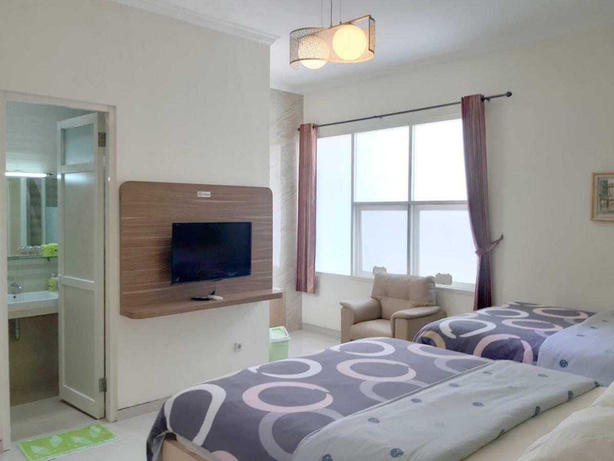 Hotel Ikiru To Live Surabaya Esterno foto
